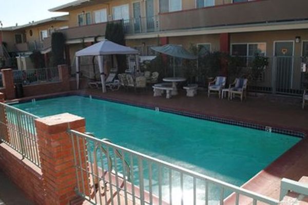 TRAVEL INN AND SUITES (Victorville)
